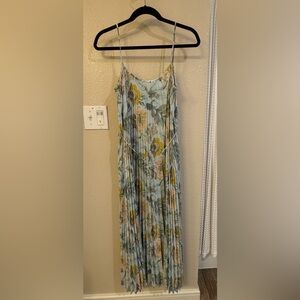 VINCE - Marine Garden Pleated Cami Dress in Surf Mist
Vince